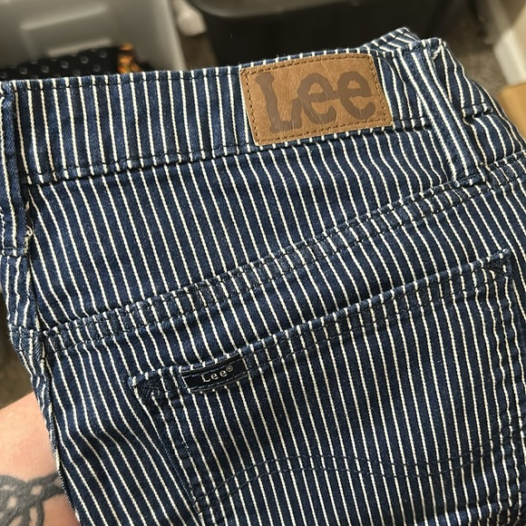 Lee Striped Mid Rise Shorts - Picture 5 of 7